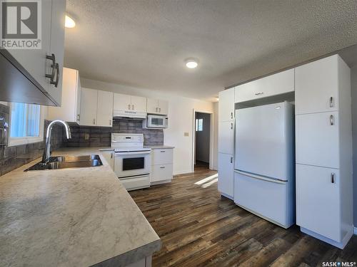 601 Centre Street, Assiniboia, SK - Indoor Photo Showing Kitchen With Double Sink