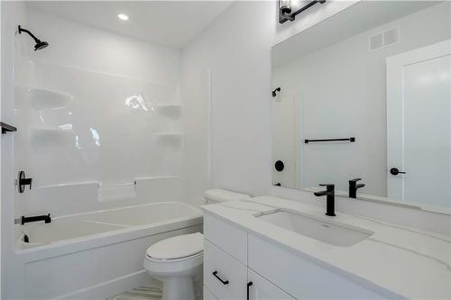 27 Prestwick Street, Niverville, MB - Indoor Photo Showing Bathroom