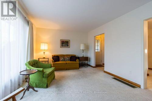 22 Northwood Cres, Belleville, ON - Indoor Photo Showing Living Room