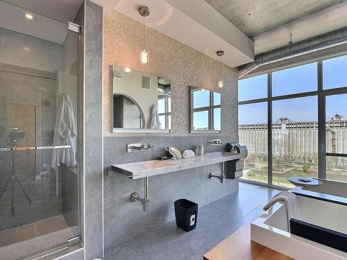 Salle de bains - Ph901&2-555 Rue De La Commune O., Montréal (Ville-Marie), QC - Indoor Photo Showing Bathroom