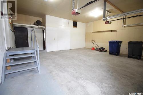 410 3Rd Avenue, Whitewood, SK - Indoor Photo Showing Garage