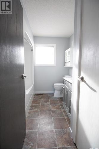 410 3Rd Avenue, Whitewood, SK - Indoor Photo Showing Bathroom