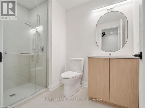 92 Moody St, Pelham, ON - Indoor Photo Showing Bathroom