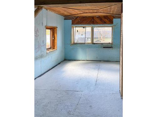 9338 Half Moon Ave, Moyie, BC -  Photo Showing Other Room