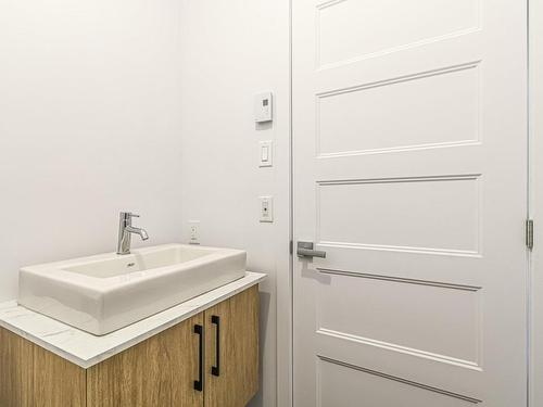 Powder room - 81A Rue Du Rossignol, Brownsburg-Chatham, QC - Indoor Photo Showing Bathroom