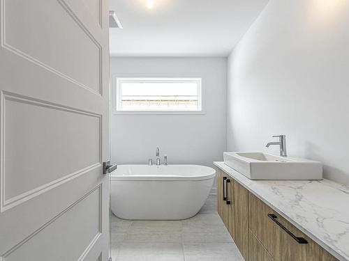 Salle de bains - 79A Rue Du Rossignol, Brownsburg-Chatham, QC - Indoor Photo Showing Bathroom