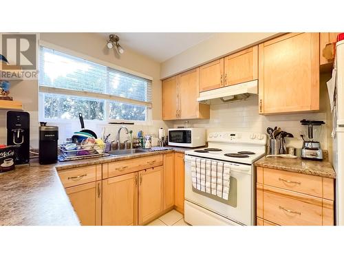 404 Royal Avenue, New Westminster, BC - Indoor Photo Showing Kitchen