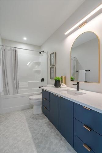 21 Woodland Drive, Steinbach, MB - Indoor Photo Showing Bathroom