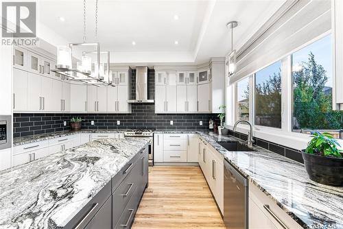 343 Bolstad Way, Saskatoon, SK - Indoor Photo Showing Kitchen With Upgraded Kitchen