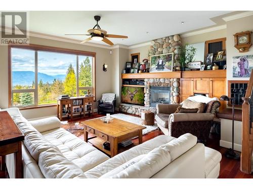 2775 Harvard Road, Kelowna, BC - Indoor Photo Showing Living Room With Fireplace