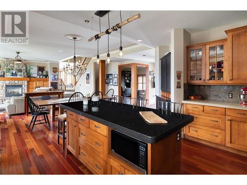 2775 Harvard Road, Kelowna, BC - Indoor Photo Showing Kitchen With Upgraded Kitchen