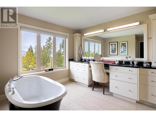 2775 Harvard Road, Kelowna, BC - Indoor Photo Showing Bathroom