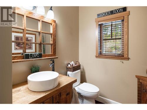 2775 Harvard Road, Kelowna, BC - Indoor Photo Showing Bathroom
