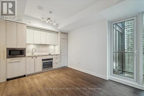 3312 - 115 Blue Jays Way, Toronto, ON - Indoor Photo Showing Kitchen