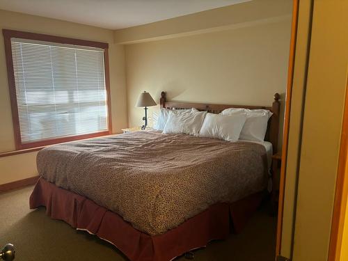 107 - 2080 Summit Drive, Panorama, BC - Indoor Photo Showing Bedroom