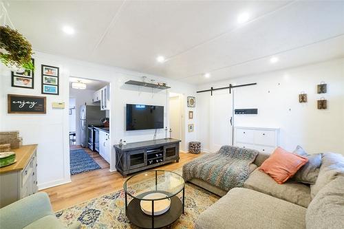 82 Tolton Avenue, Hamilton, ON - Indoor Photo Showing Living Room