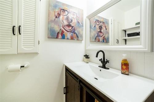 82 Tolton Avenue, Hamilton, ON - Indoor Photo Showing Bathroom