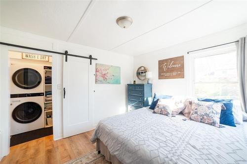 82 Tolton Avenue, Hamilton, ON - Indoor Photo Showing Bedroom