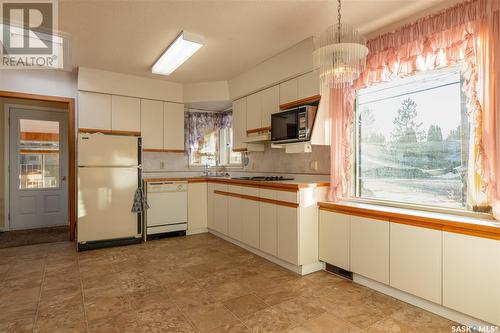 731 Sumner Street, Esterhazy, SK - Indoor Photo Showing Kitchen With Double Sink