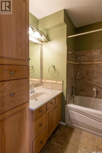 731 Sumner Street, Esterhazy, SK - Indoor Photo Showing Bathroom