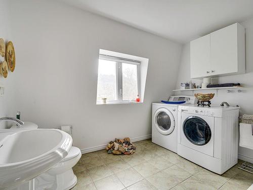 Bathroom - 68 Av. Aubry, Saint-Sauveur, QC - Indoor Photo Showing Laundry Room