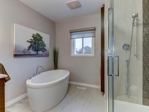 Salle de bains - 125 Rue Cottingham, Lachute, QC - Indoor Photo Showing Bathroom