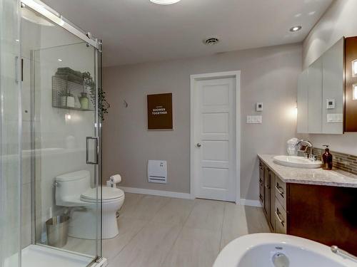 Bathroom - 125 Rue Cottingham, Lachute, QC - Indoor Photo Showing Bathroom