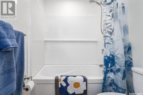 964 Athabasca Street W, Moose Jaw, SK - Indoor Photo Showing Bathroom