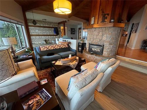 4662 Kilmarnock Dr, Courtenay, BC - Indoor Photo Showing Living Room With Fireplace