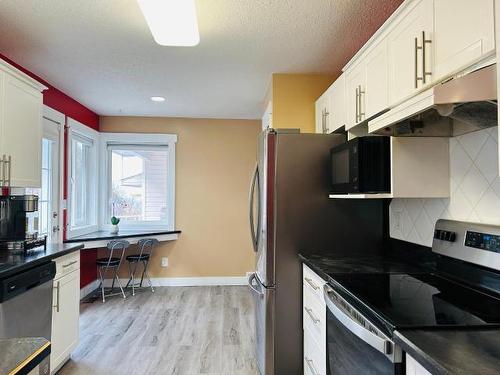 29-2022 Pacific Way, Kamloops, BC - Indoor Photo Showing Kitchen With Stainless Steel Kitchen