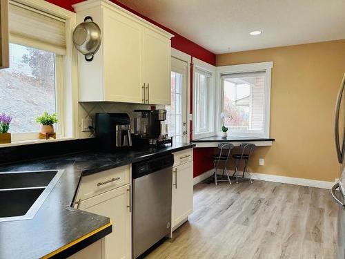 29-2022 Pacific Way, Kamloops, BC - Indoor Photo Showing Kitchen With Double Sink