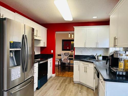29-2022 Pacific Way, Kamloops, BC - Indoor Photo Showing Kitchen With Stainless Steel Kitchen With Double Sink