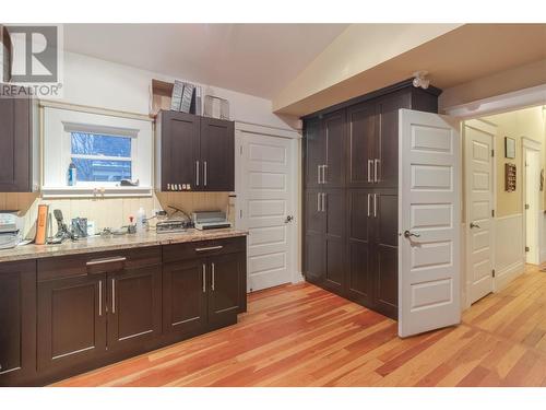862 Bernard Avenue, Kelowna, BC - Indoor Photo Showing Kitchen