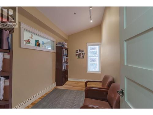 862 Bernard Avenue, Kelowna, BC - Indoor Photo Showing Other Room