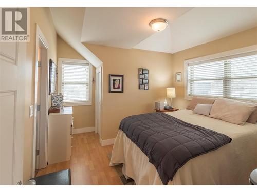 862 Bernard Avenue, Kelowna, BC - Indoor Photo Showing Bedroom