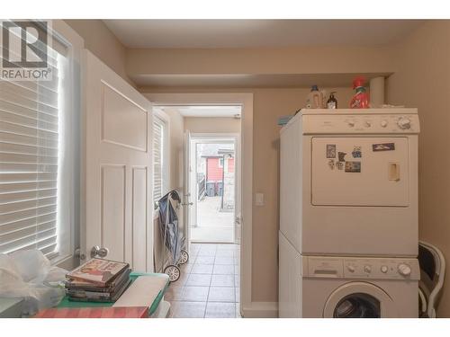 862 Bernard Avenue, Kelowna, BC - Indoor Photo Showing Laundry Room