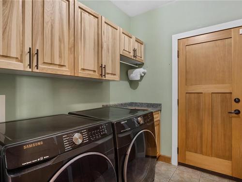 706 Alvord Cres, Comox, BC - Indoor Photo Showing Laundry Room