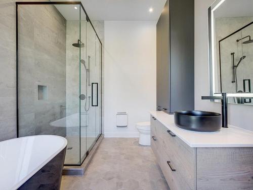 Salle de bains attenante Ã  la CCP - 1090 Rue Jean-Vallerand, Boucherville, QC - Indoor Photo Showing Bathroom