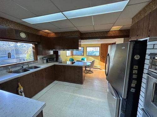 309 Second Street, Nelson, BC - Indoor Photo Showing Kitchen With Double Sink