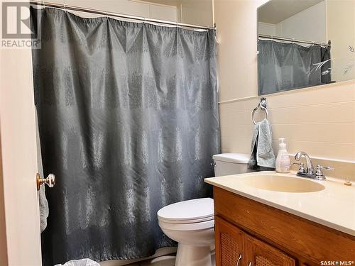 606 2Nd Avenue, Raymore, SK - Indoor Photo Showing Bathroom