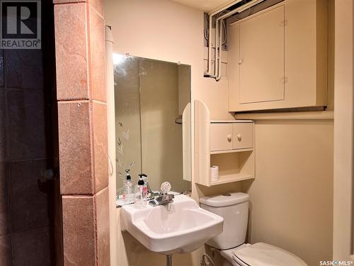 606 2Nd Avenue, Raymore, SK - Indoor Photo Showing Bathroom
