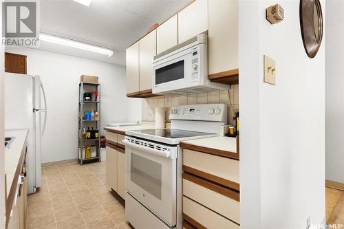 508 3520 Hillsdale Street, Regina, SK - Indoor Photo Showing Kitchen