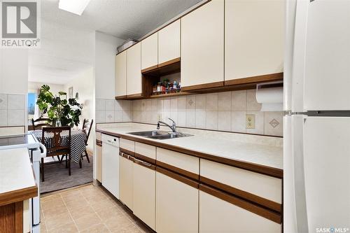 508 3520 Hillsdale Street, Regina, SK - Indoor Photo Showing Kitchen With Double Sink