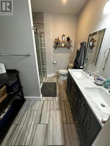5213 41 Street, Chetwynd, BC - Indoor Photo Showing Bathroom