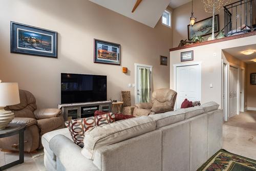 8550 Beach Street, Balfour, BC - Indoor Photo Showing Living Room