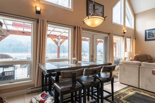 8550 Beach Street, Balfour, BC - Indoor Photo Showing Dining Room