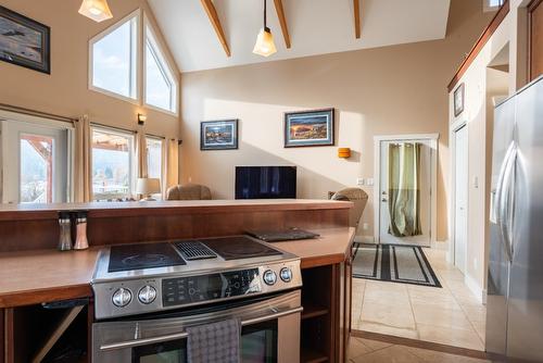 8550 Beach Street, Balfour, BC - Indoor Photo Showing Kitchen