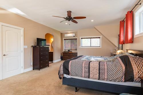 8550 Beach Street, Balfour, BC - Indoor Photo Showing Bedroom