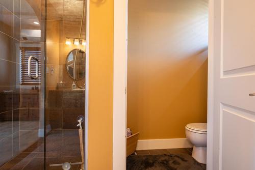 8550 Beach Street, Balfour, BC - Indoor Photo Showing Bathroom