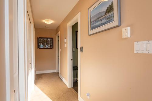 8550 Beach Street, Balfour, BC - Indoor Photo Showing Other Room